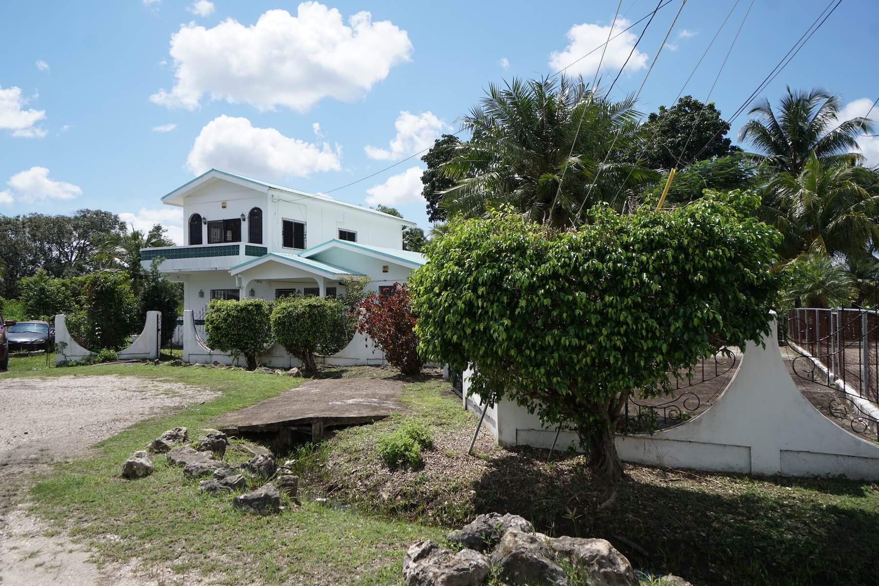 Charming 5 Bed/4 Bath Home on a Quiet Cul De Sac in Los Lagos