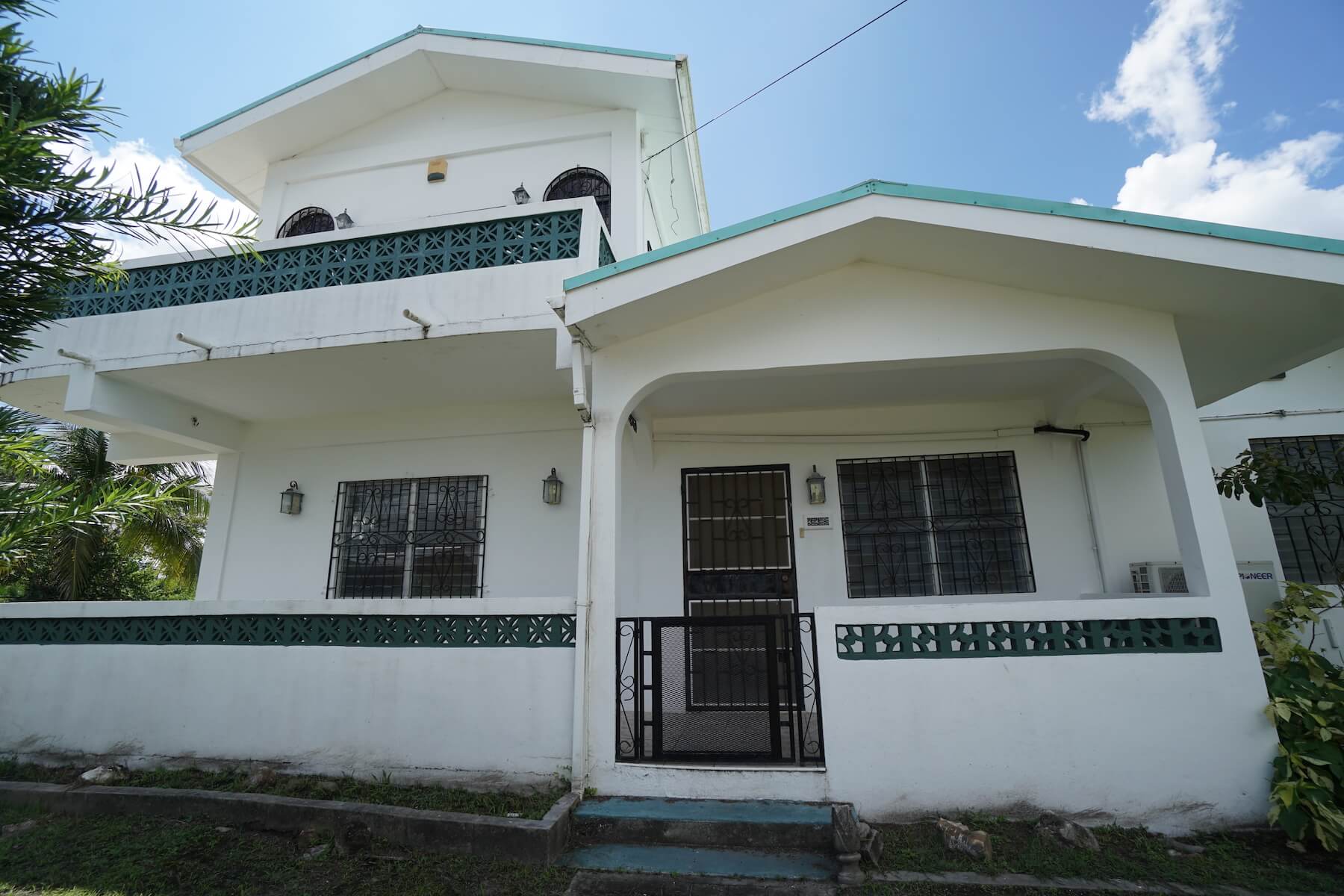 Charming 5 Bed/4 Bath Home on a Quiet Cul De Sac in Los Lagos